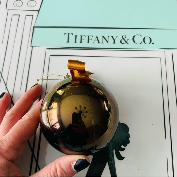 Gucci Parfums Mirrored Brinze Ornament Ball - Picture 9 of 9